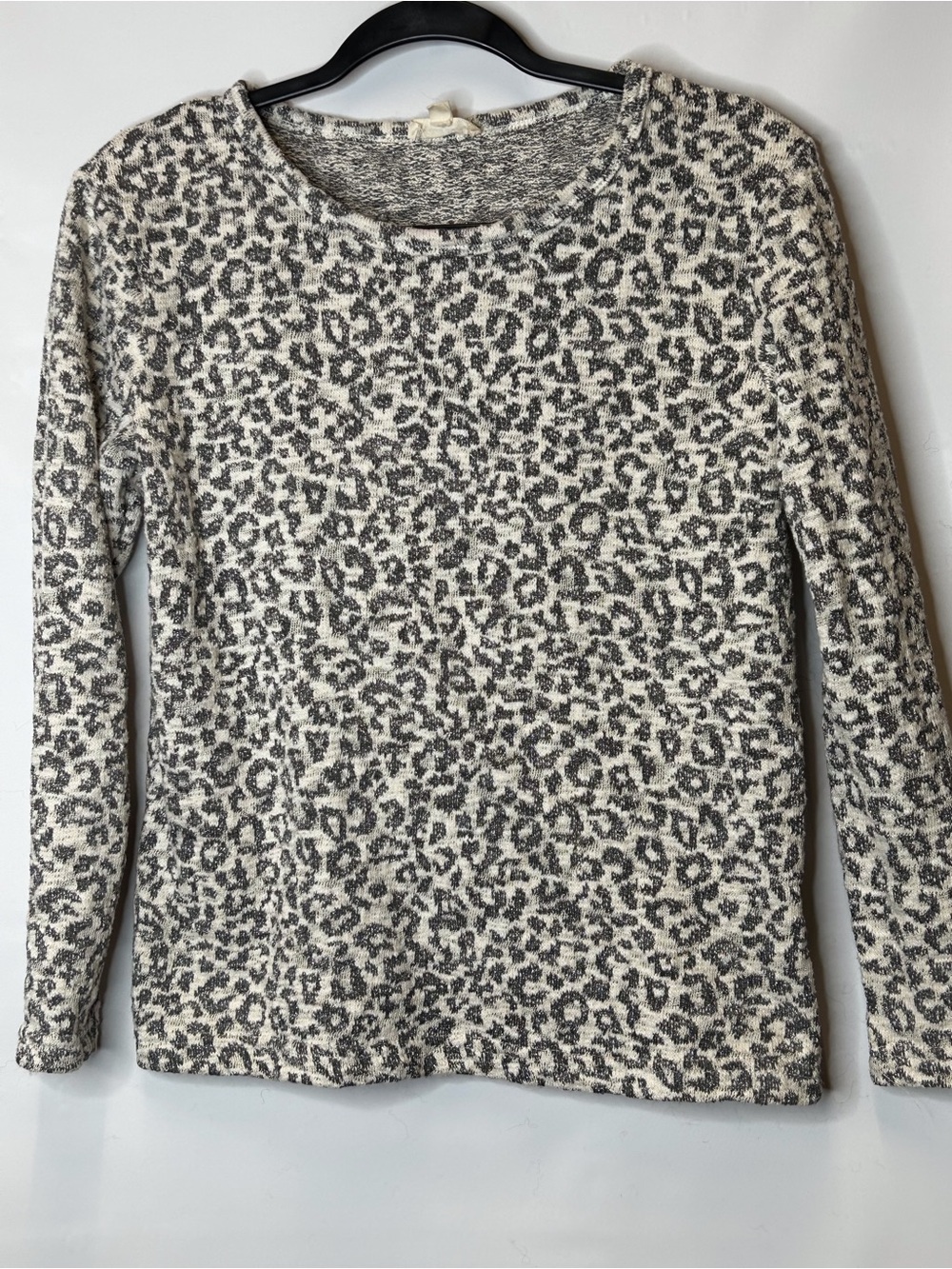 Jane and Delancey Ivory & Gray Leopard-Print Long Sleeve Top